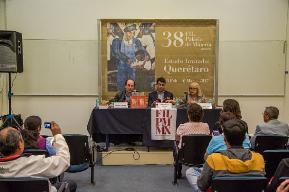 8 Presentación del poemario de Omar Villasana