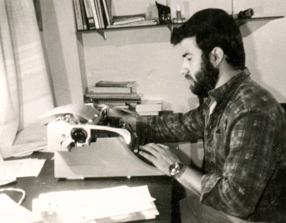 1 El poeta Alfredo Pérez Alencart en Salamanca (1989, foto de Jacqueline Alencar)
