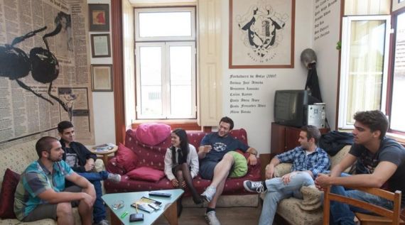 10 Estudiantes en su República