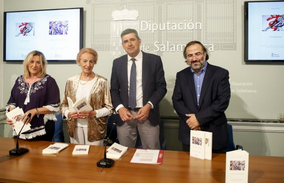 10 Inmaculada Salas, Pilar Fernández Labrador, Julián Barrera y Alfredo Pérez Alencart, en la presentación de los libros premiados (foto de jacqueline Alencar)