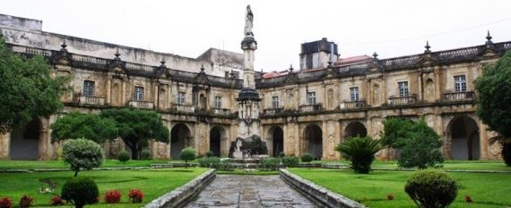 13 Claustro del convento de Santa Clara-a-Nova