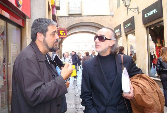 3 Carlos Aganzo y Jorge Fragoso, en la calle Prior de Salamanca (2007, foto de Jacqueline Alencar)