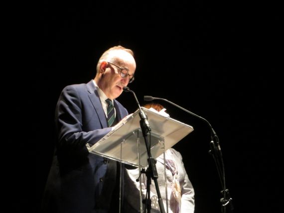 4 Drago Stambuk leyendo en el Teatro Liceo
