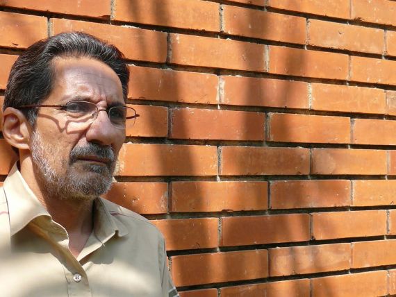 6 El escritor Alberto Hernández