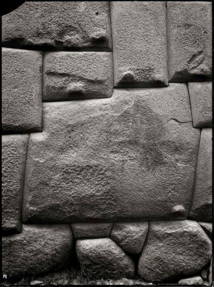 9 La piedra de los doce ángulos, de Martín Chambi
