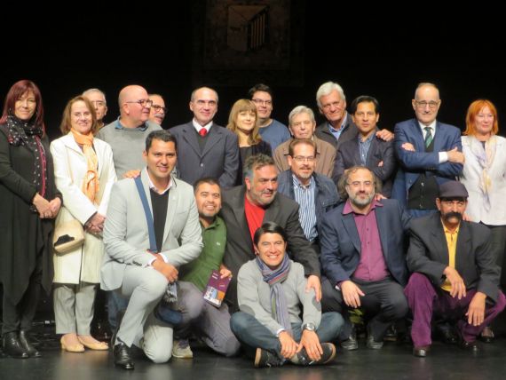 5 Balam Rodrigo con algunos de los poetas invitados a Salamanca (foto de Jacqueline Alencar)