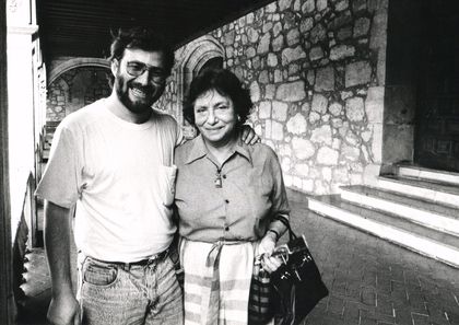 10 Alencart y Olga Orozco (1991, foto de Enrique Hernández D'Jesús)