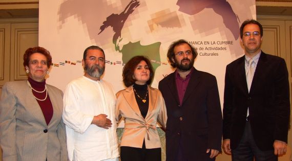 4 Julieta Dobles, Efraín Bartolomé, Jacqueline Alencar, A. P. Alencart y José Marmol, en la Cumbre Poética Iberoamericana (Salamanca, 2005)