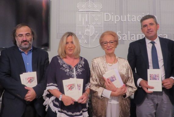 6 Alencart, Salas, Fernández Labrador y Barrera, con los libros premiados en la V edición (foto de jacqueline Alencar)