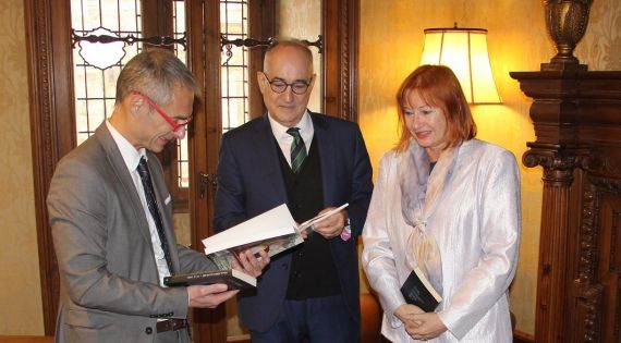 6 Ricardo Rivero (rector de Salamanca), Drago Stambuk y Lovrencic (Foto de Mladen Budimir)