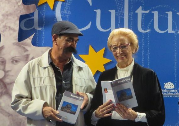 8 Juan Mares y Pilar Fernández Labrador, en la Sala de la Palabra (foto de Jacqueline Alencar)