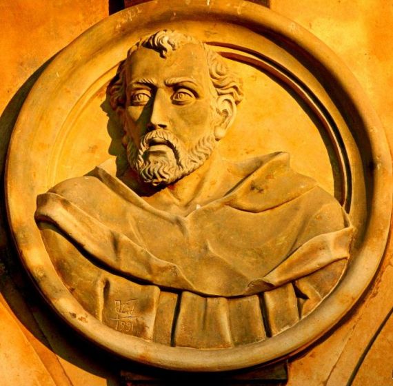 3 Medallón de Fray Luis de León, foto de José Amador Martín