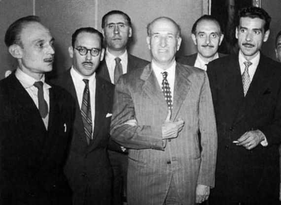 3 Suárez Carreño, con gafas, entre José Hierro y Ricardo Gullón. Adonáis. La colección Adonáis de poesía