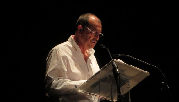 6 José Antonio Santano leyendo en el Teatro Liceo de Salamanca (foto Jacqueline Alencart 2018)
