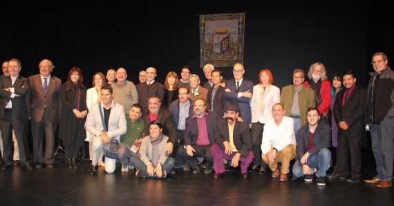 1 Algunos de los poetas del XXI Encuentro, en el Teatro Liceo (foto de Mladen Budimir)