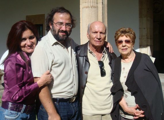 2 Alfredo Pérez Alencart y Albano Martins, con sus esposas Jacqueline y Kay, el Colegio Fonseca (2009)