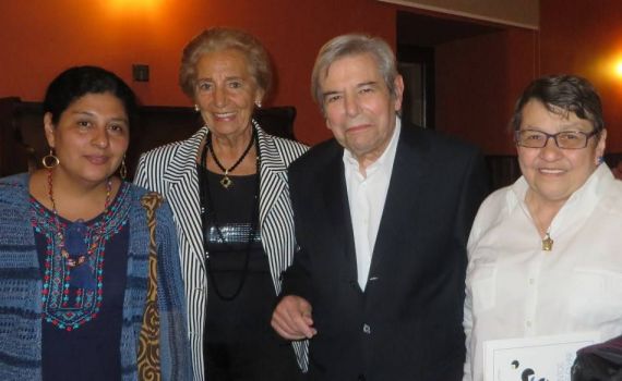 2 Pilar Fernández Labrador y António Salvado, con la boliviana Paura Rodríguez Leytón y la cubana Lilliam Moro,ganadoras de la IV edición (foto J. Alencar)
