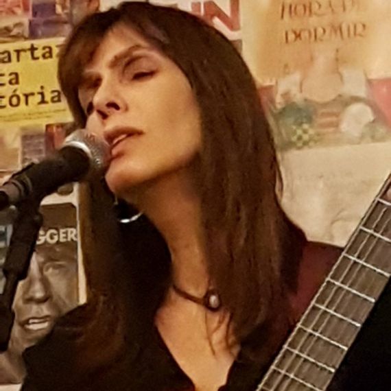 8 Denise cantando en Casa das Rosas