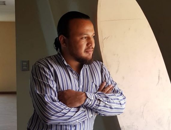 1 El poeta salvadoreño Luis Borja