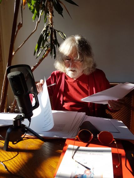 3 Alves de Faria grabando sus poemas en Salamanca