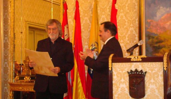 4 El alcalde Lanzarote declara huésped distinguido a Álvaro Alves de Faria (foto de J. Alencar)