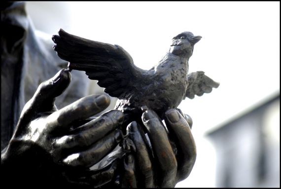 6 Estatua de Lorca, detalle (foto de José Amador Martín)