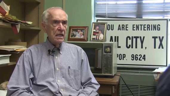 1 El escritor chicano Rolando Hinojosa.Smith