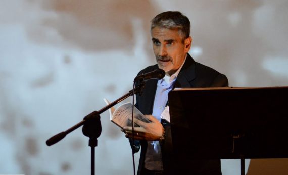 18 El poeta y traductor italiano Gianni Darconza