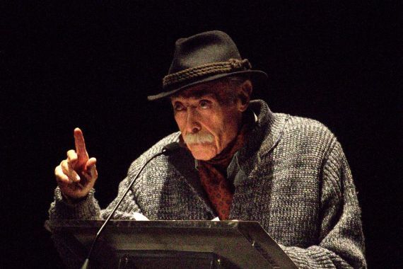 2 Jesús Hilario Tundidor en el Teatro Liceo, durante el XVIII Encuentro de Poetas Iberoamericanos (foto de José Amador Martín)