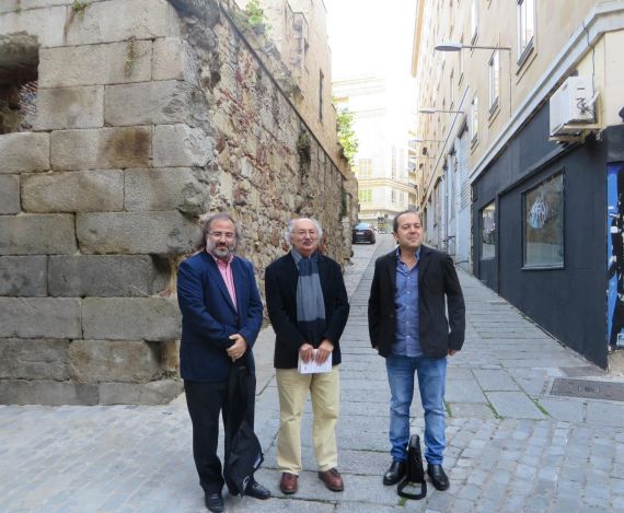 9 Alencart, Colinas y Rodríguez, en el Pasaje de Sancti Spiritus, camino al acto