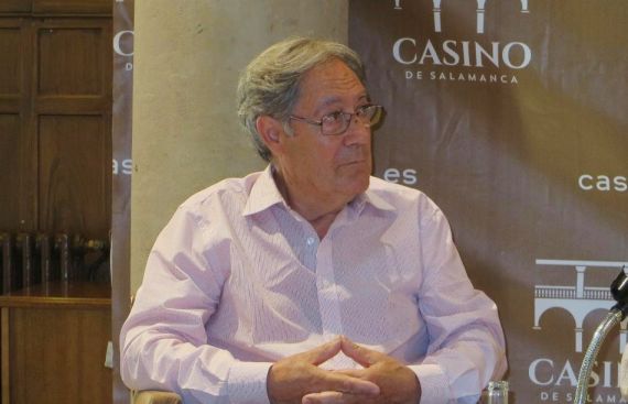1 El poeta José Antonio Valle Alonso en el Casino de Salamanca (foto de Jacqueline Alencar)