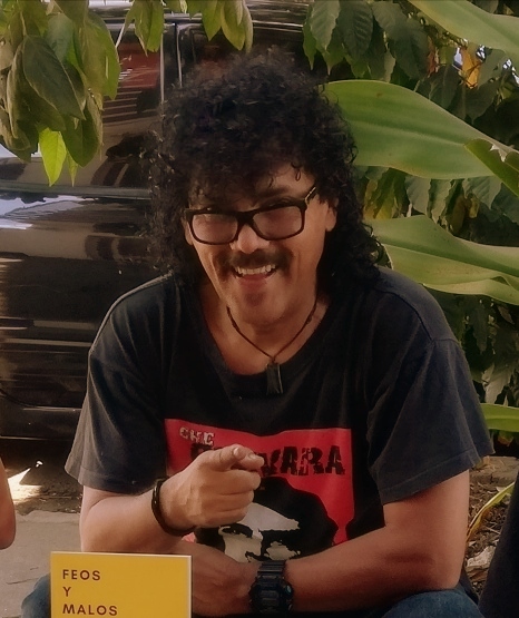 1 El poeta salvadoreño Tony Peña