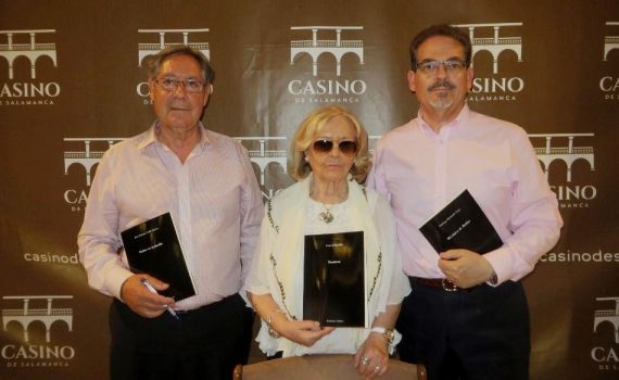 5 Valle Alonso, Sagüillo y Redondo Vega, con sus libros publicados por Vitruvio (foto de J. Alencar)