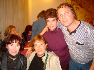 8 Michou Pourtalé con Susana Fernández Sachaos, Cecilia Ortiz y Gustavo Tisocco