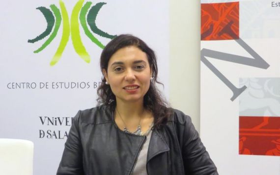 12-La-poeta-y-traductora-Stefania-Di-Leo-foto-de-Jacqueline-Alencar-710x445