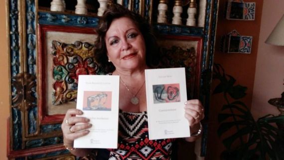 5 La poeta y traductora Noemí Vizcardo con dos libros premiados en Salamanca